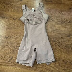 CYSM Colombian Shaper Women's cream romper size XS sleeveless zipper shorts fit